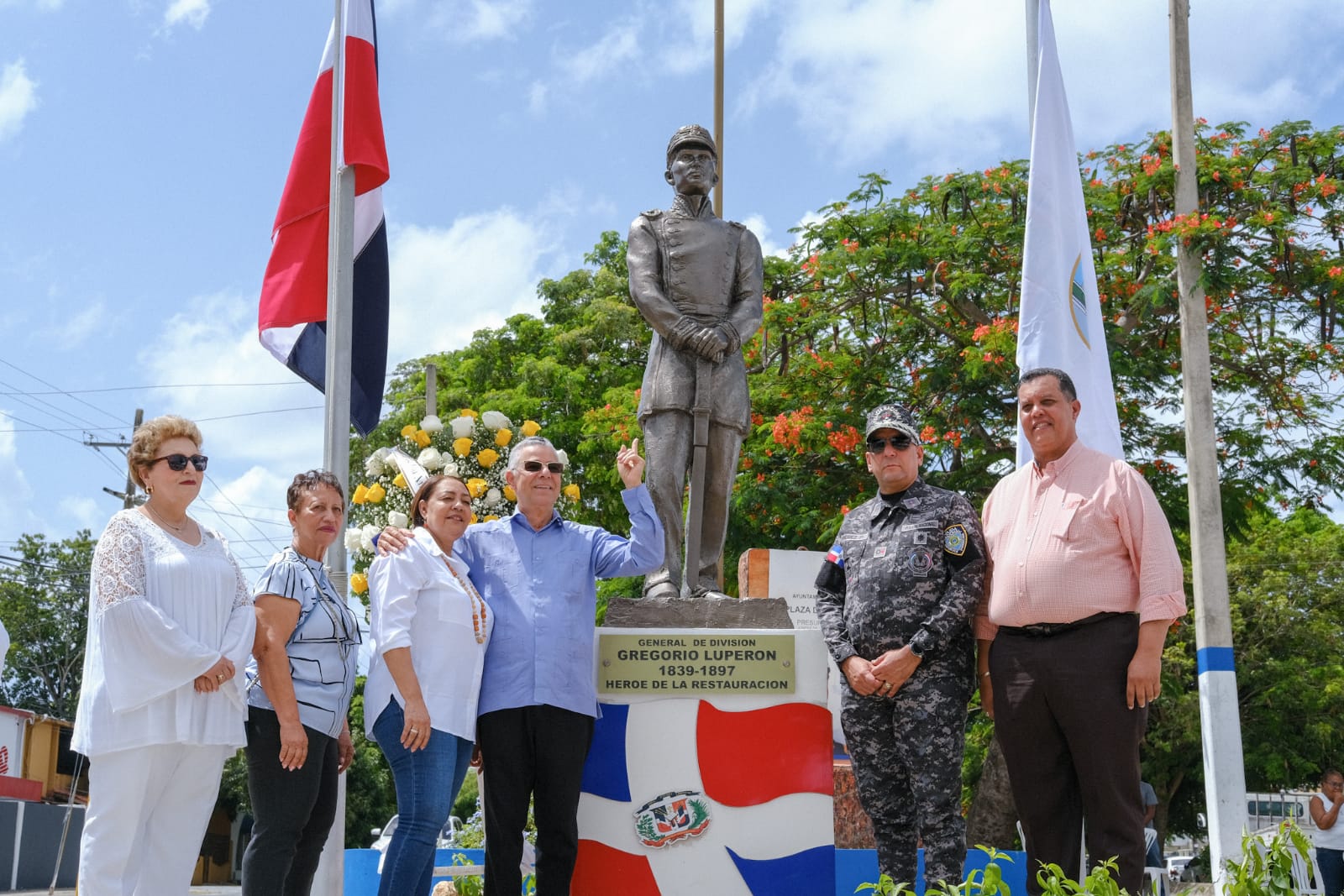 Manuel Jiménez anuncia inauguración de monumentos dedicados a Fernández Domínguez, Mandela, Manolo Tavares Justo y otras figuras históricas