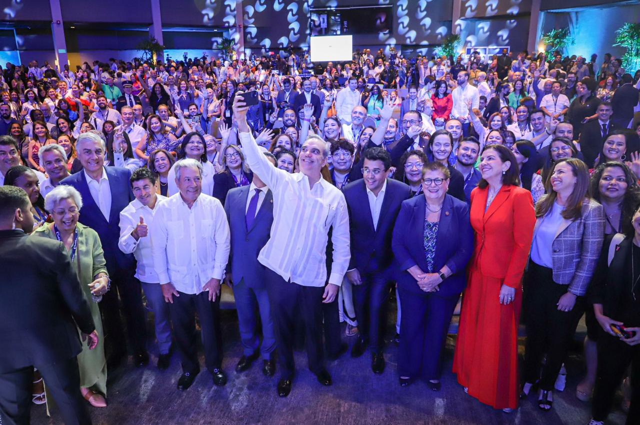 Presidente Abinader agradece a agentes de viajes y tours operadores por lealtad y fidelidad al traer turistas a RD