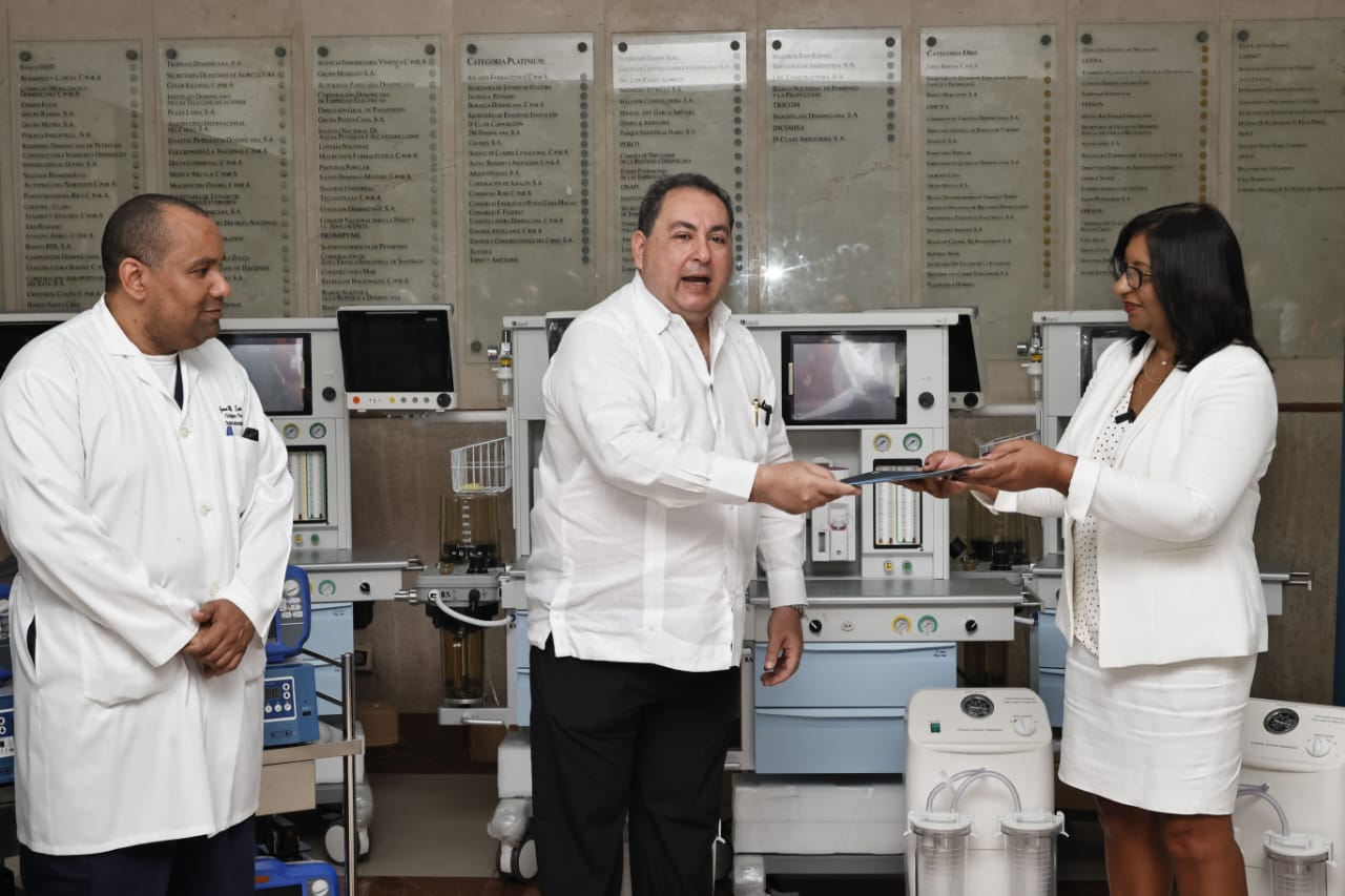 SNS entrega equipos a los hospitales Robert Reid e Incart Valorados en RD$ 9 millones