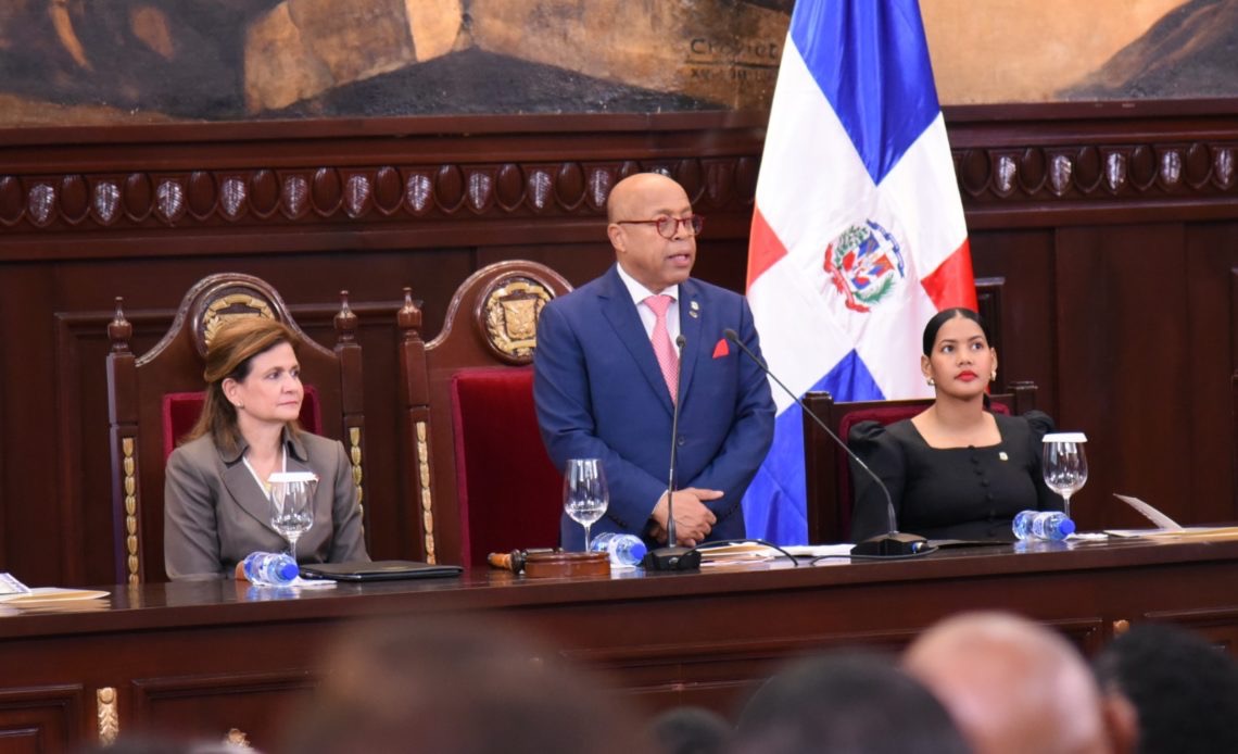 Alfredo Pacheco presenta informe de gestión en el que resalta logros del período 2022-2023