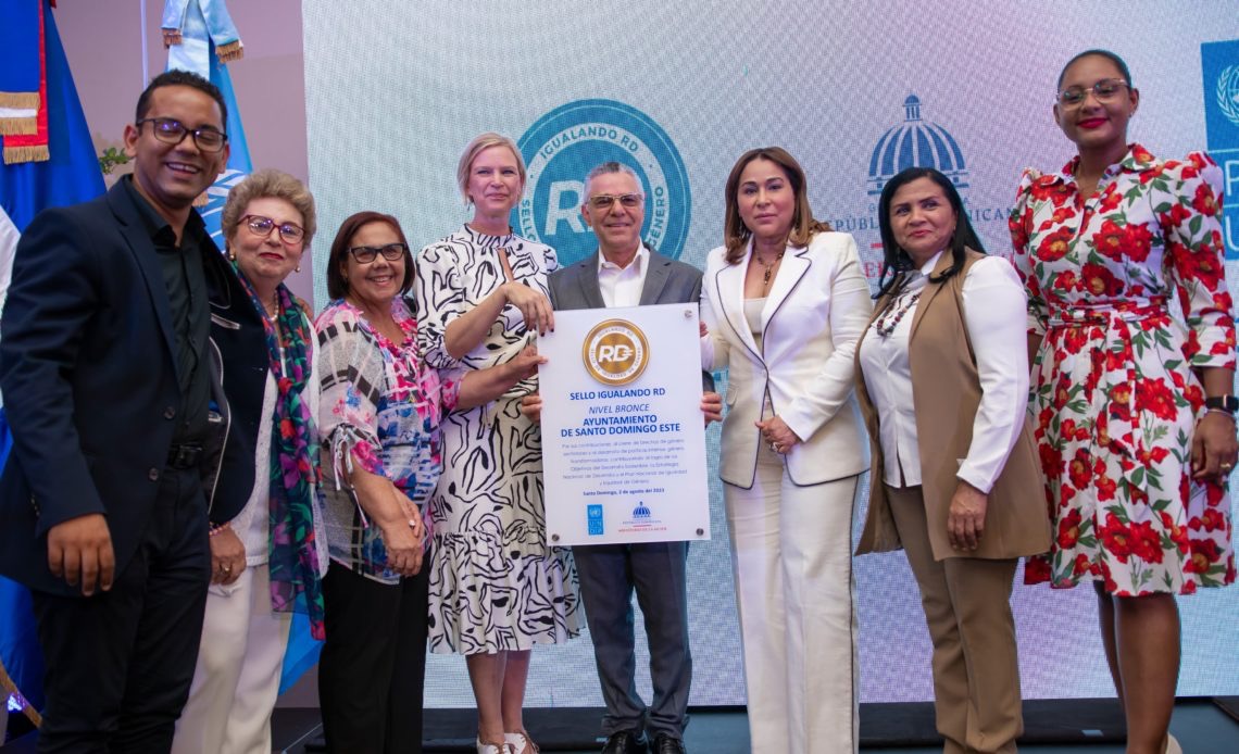 Ayuntamiento Santo Domingo Este recibe Sello de Igualdad de Género del PNUD y Ministerio de la Mujer