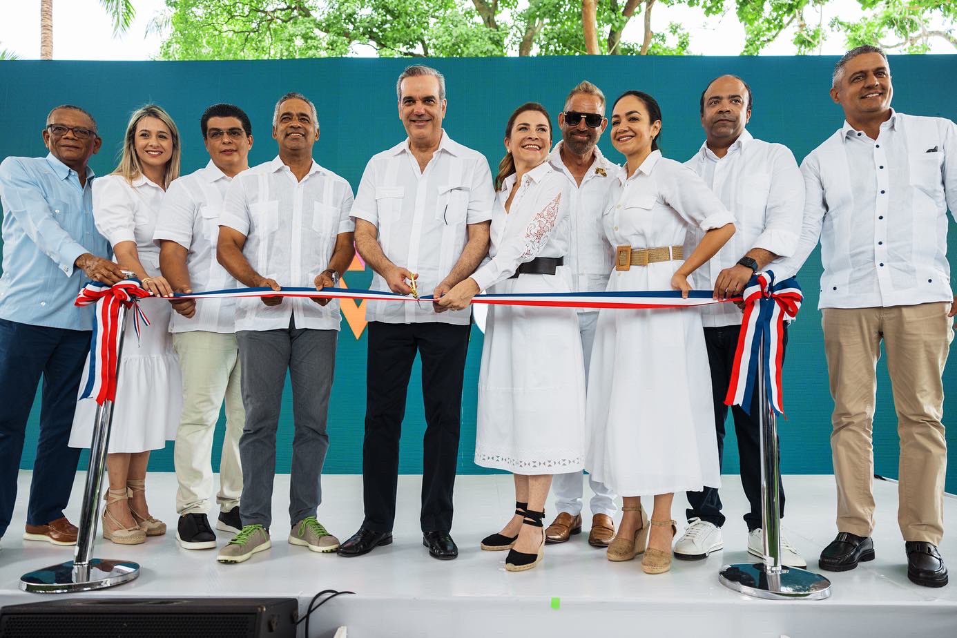 Presidente Abinader y Carolina Mejía entregan Proyecto Ambiental que devuelve la esperanza al Fernández