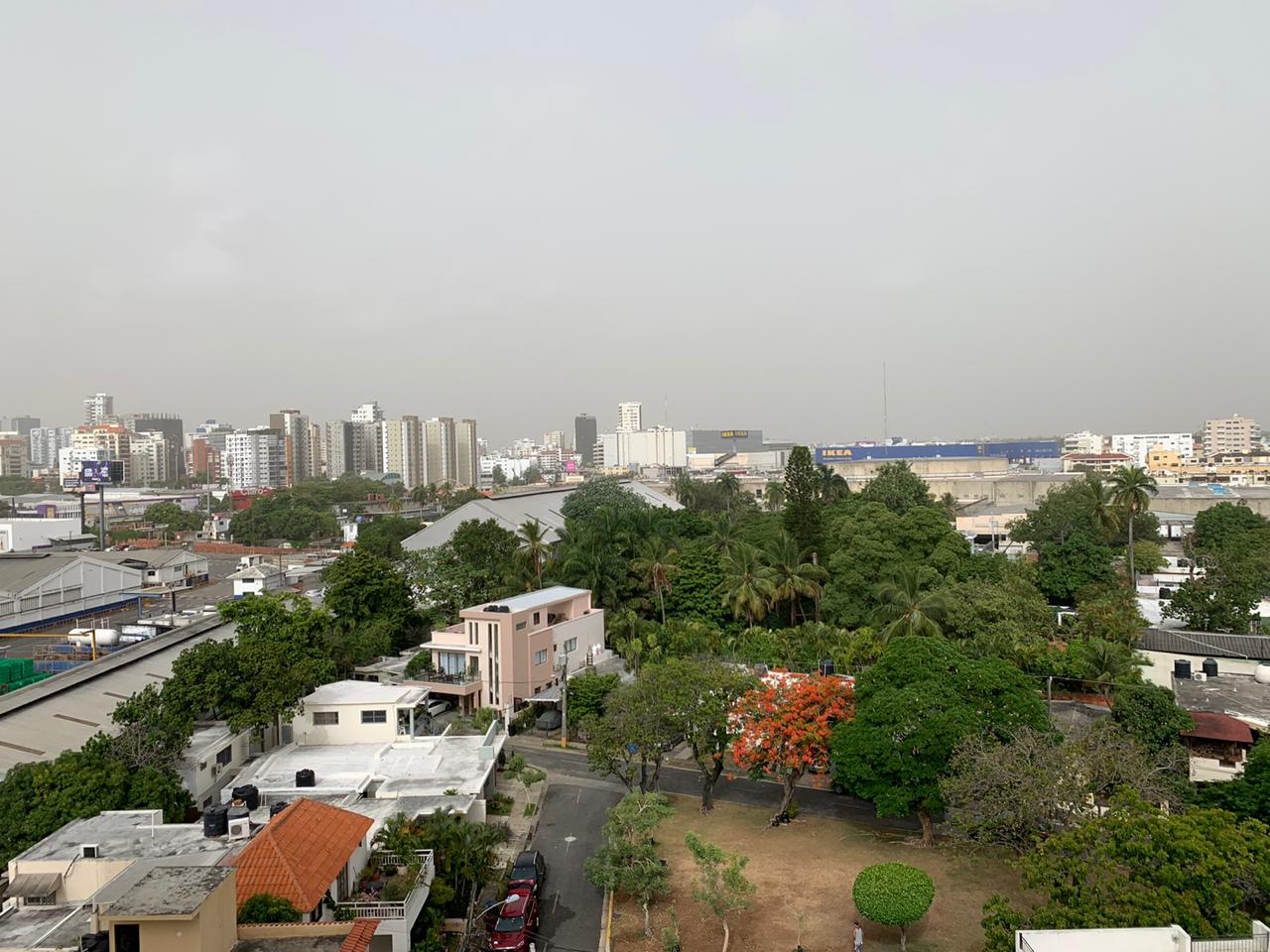 Ambiente caluroso y cielo de aspecto grisáceo por incidencia de polvo sahariano, se discontinúan las alertas meteorológicas