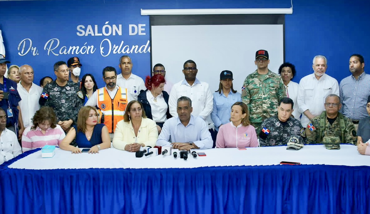 Ministro de la Presidencia dice incendio en San Cristóbal está controlado