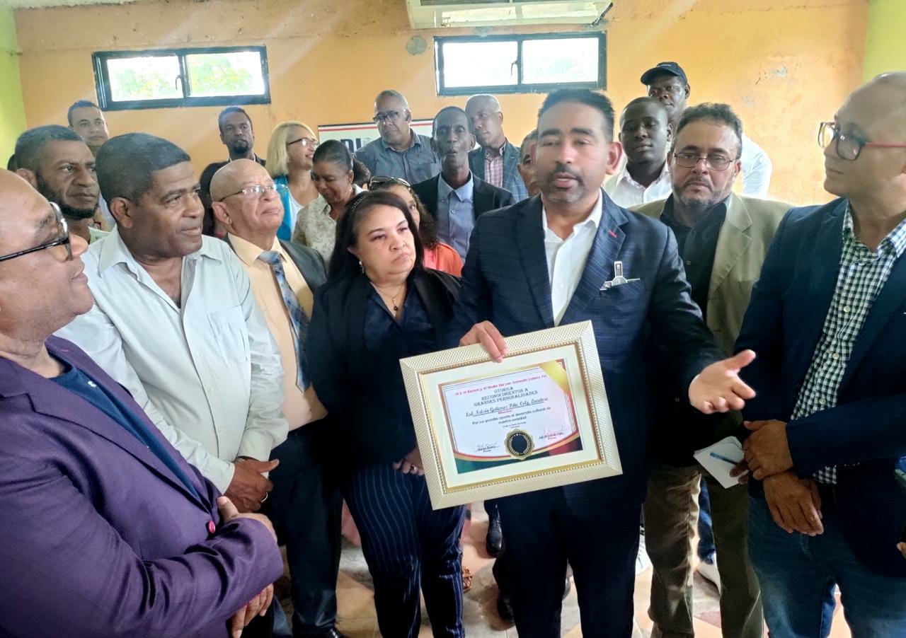 Reconocen a Nelson Gutiérrez por su labor social y defensa derechos humanos