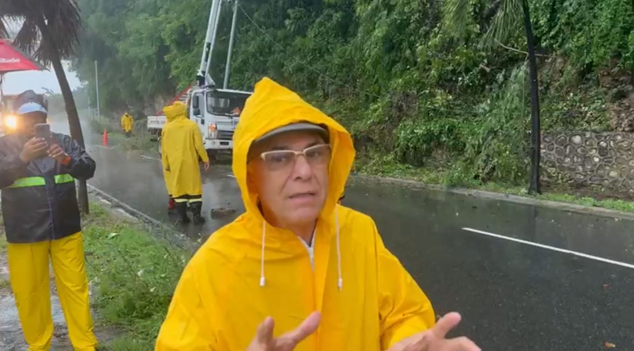Alcalde Manuel Jiménez dispone cierre avenida Barceló y llama a máximo nivel de precaución