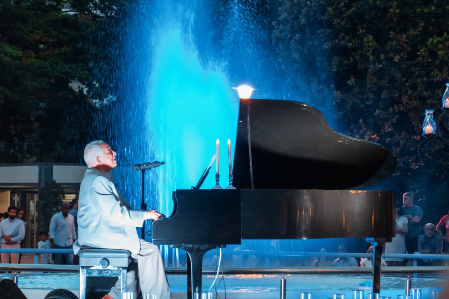 Rafael Solano a ritmo de Piano en el parque de Las Praderas - PANORAMA  URBANO RD