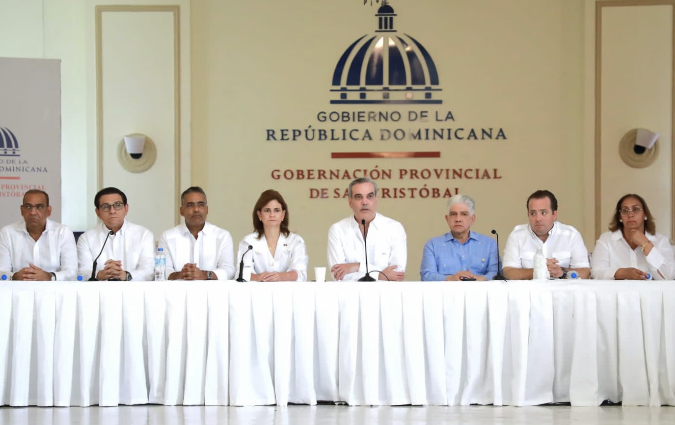 Presidente Abinader dispone ayuda total a afectados en explosión en San Cristóbal