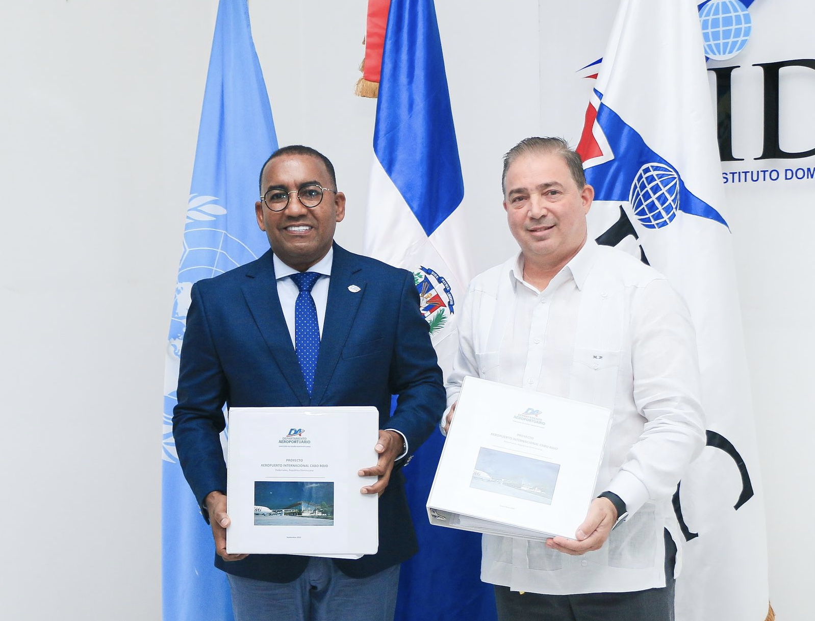 Departamento Aeroportuario entrega al IDAC estudios sobre construcción aeropuerto internacional Cabo Rojo en Pedernales