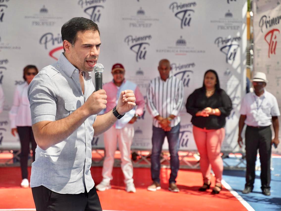 Roberto Ángel afirma política social de Abinader es efectiva y permanente en Monte Plata y el país