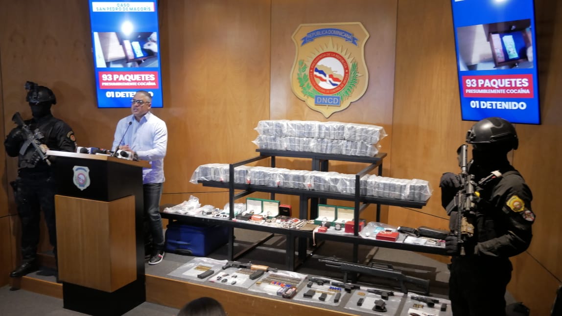 DESARTICULAN OTRA RED; INCAUTAN 93 PAQUETES, ARMAS, DINERO, PRENDAS Y VEHÍCULOS EN SPM