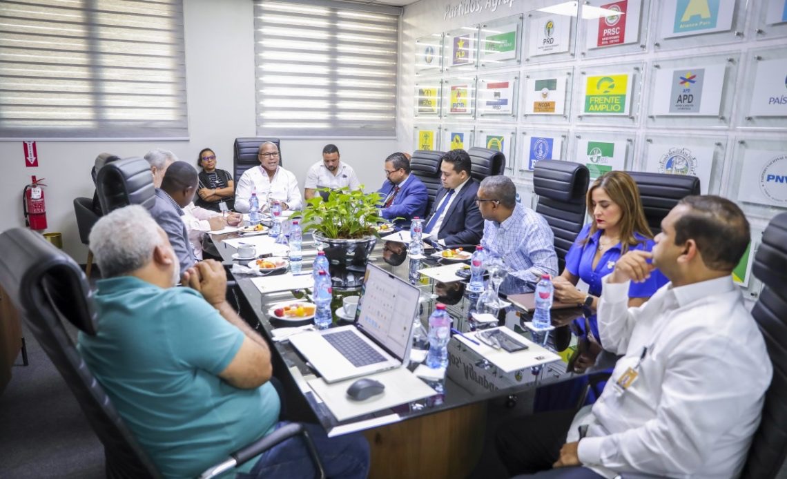 JCE y PRM socializan montaje de primarias; imprimirán padrón este sábado