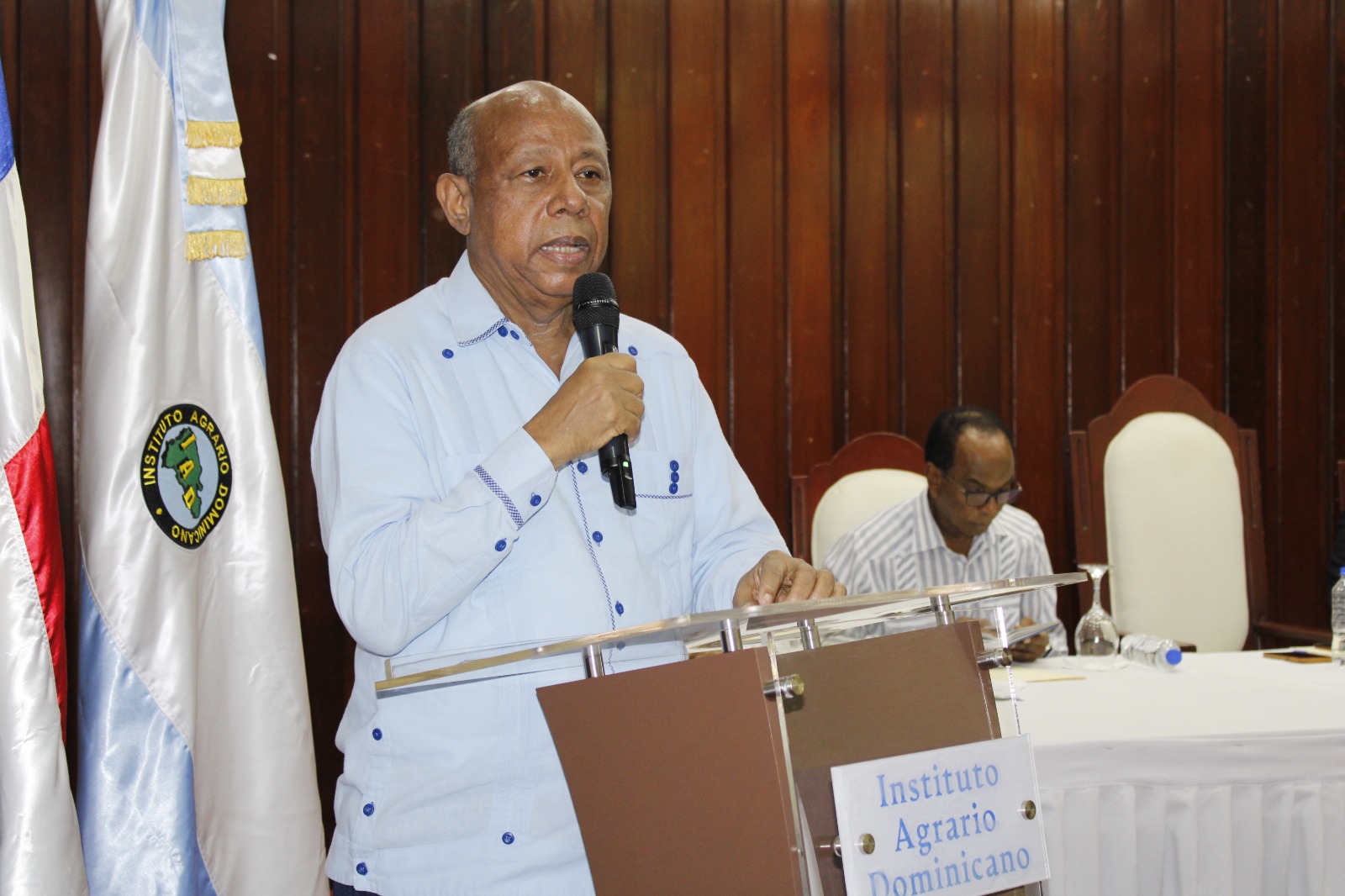Director IAD afirma con tierras de institución podrían producirse alimentos que consume el país