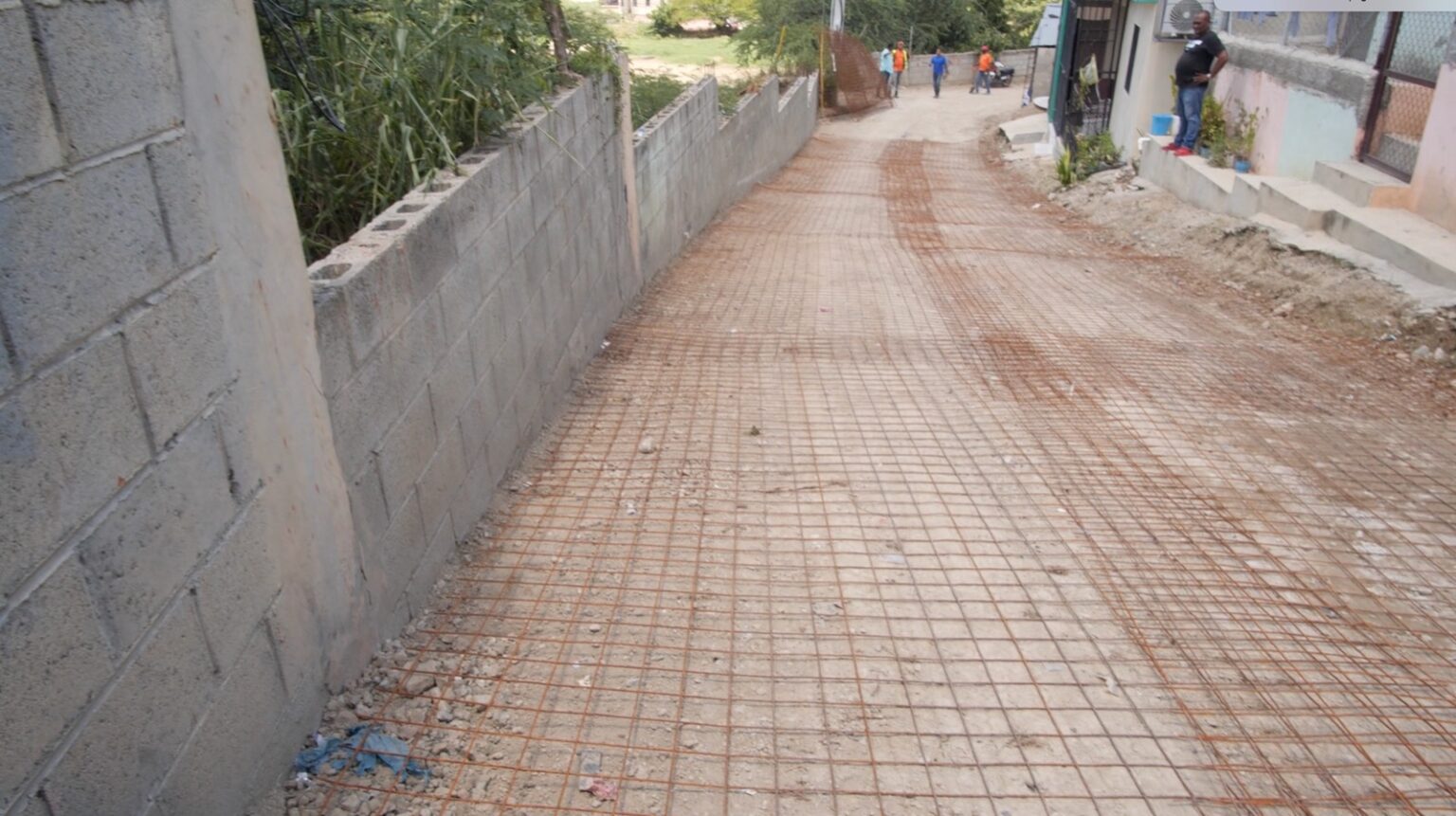 Alcaldía Santiago construye calle en hormigón en Reparto Peralta, Bella Vista
