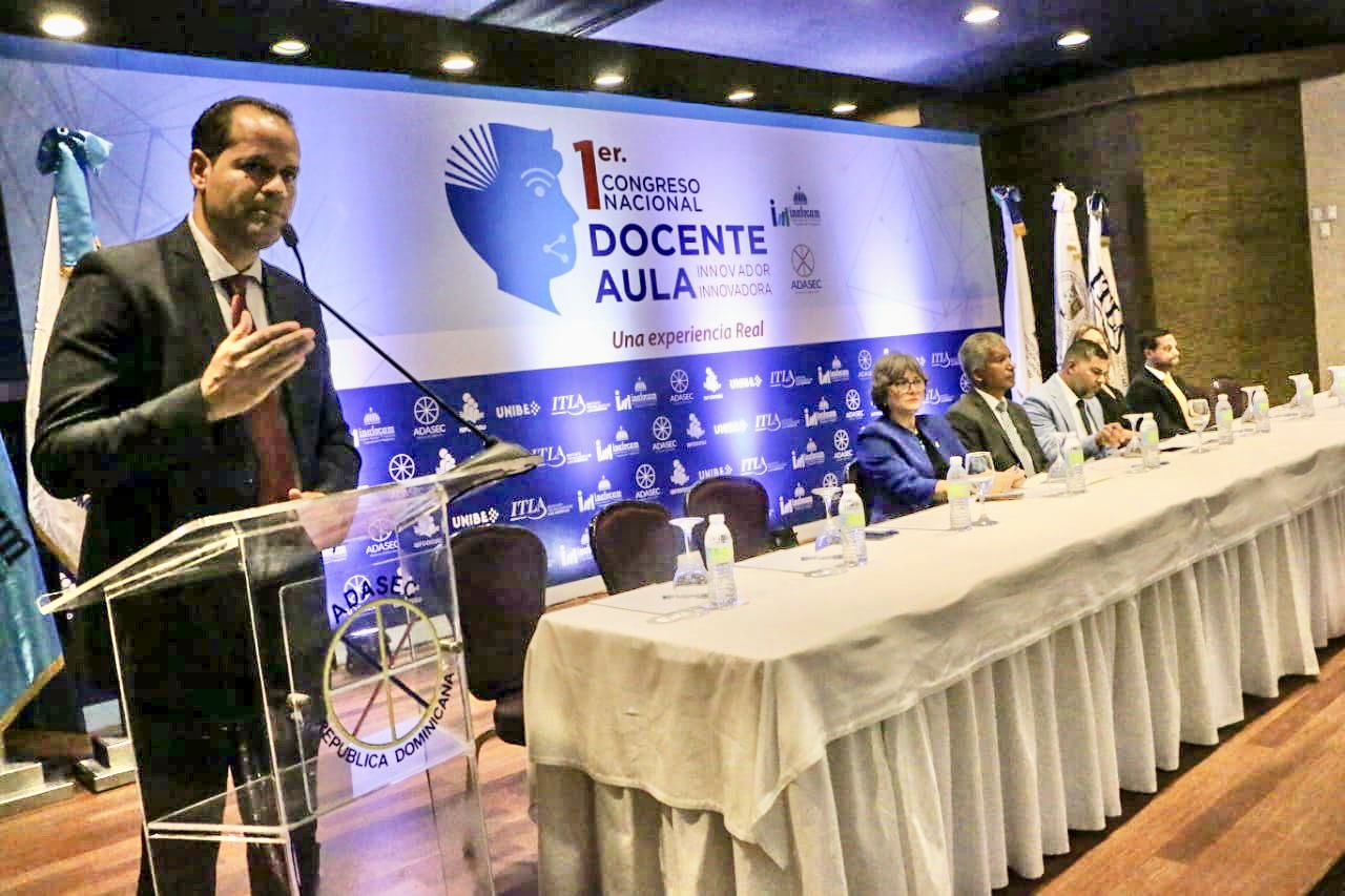 Aperturan primer Congreso Nacional «Docente Innovador Aula Innovadora»