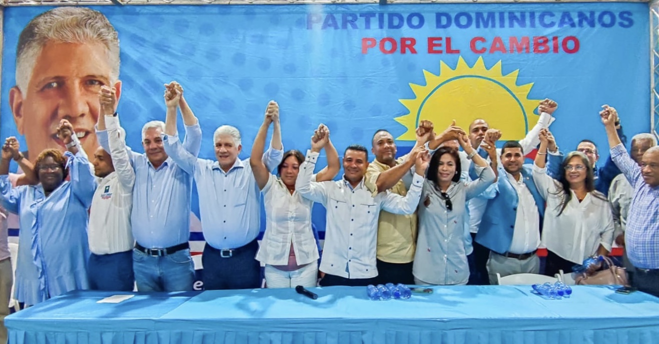Eduardo Estrella dice trabajan sin descanso para que el presidente Abinader siga cuatro años más en favor de Santiago y el país