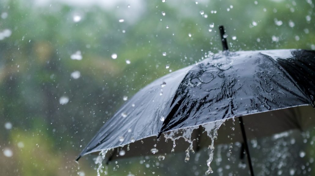Vaguada en altura originará a partir del mediodía aguaceros locales. Temperaturas calurosas