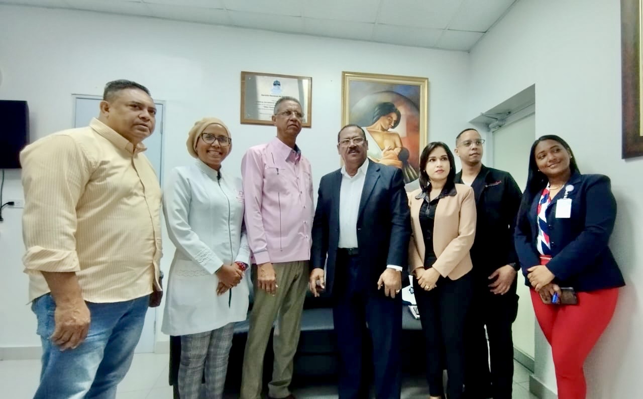 Director del SRSM visita el Materno Infantil de Los Mina en acciones lucha contra el dengue