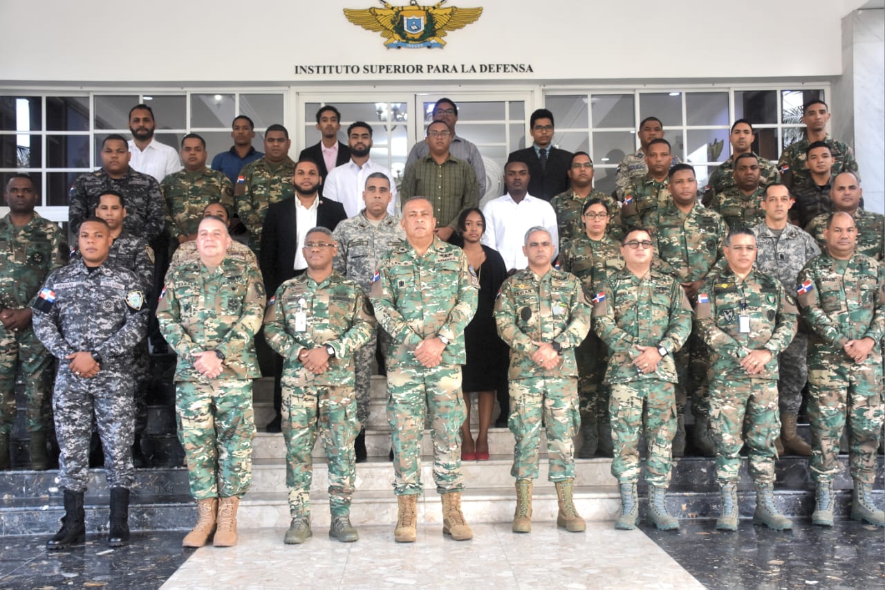 Universidad del MIDE gradúa civiles y militares en el VI Diplomado en ciberseguridad y ciberdefensa