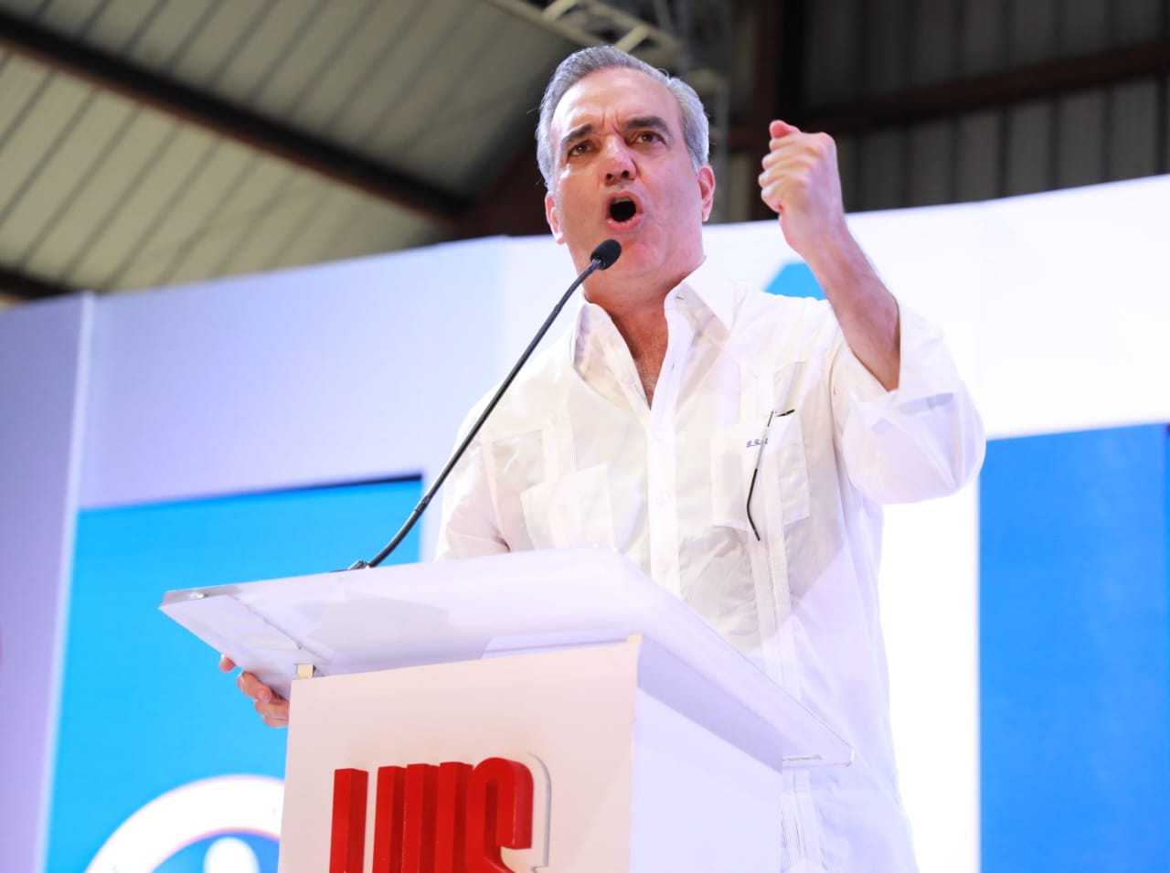 Luis Abinader a opositores: «Ustedes ni vuelven, ni van porque el cambio sigue»