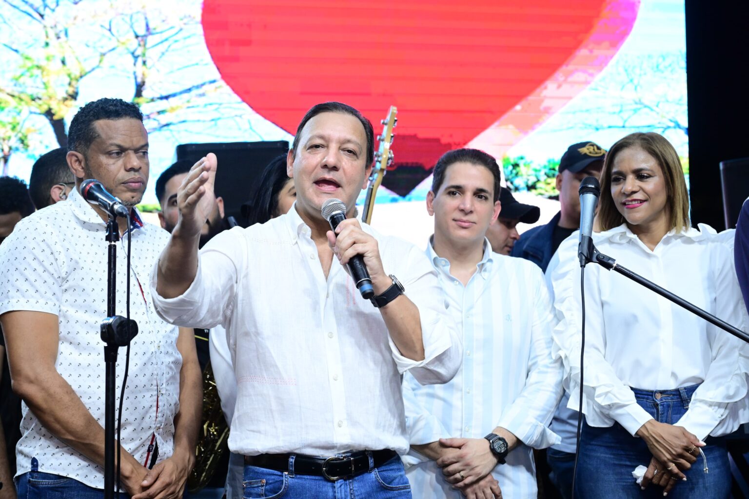Abel Martínez entregó una impresionante obra de embellecimiento en Villa Liberación, La Otra Banda