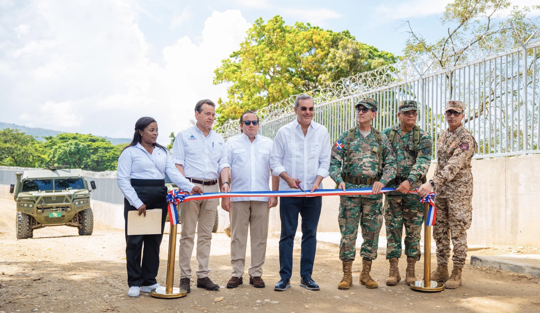 Presidente Abinader inaugura primer tramo de la verja perimetral inteligente en Elías Piña que comienza a cambiar la frontera