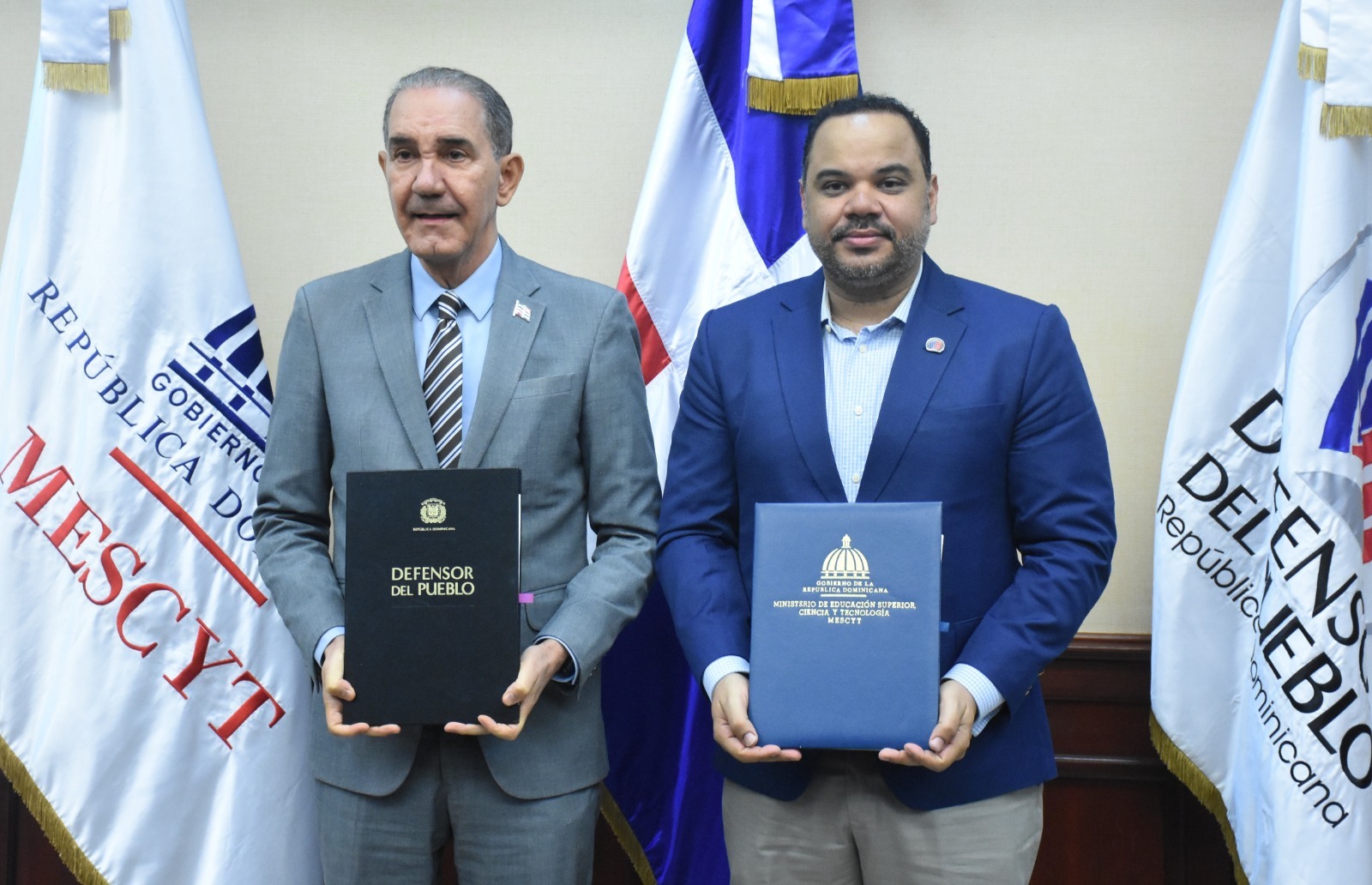Mescyt y Defensor del Pueblo suscriben convenios para impartir cátedras de derechos humanos
