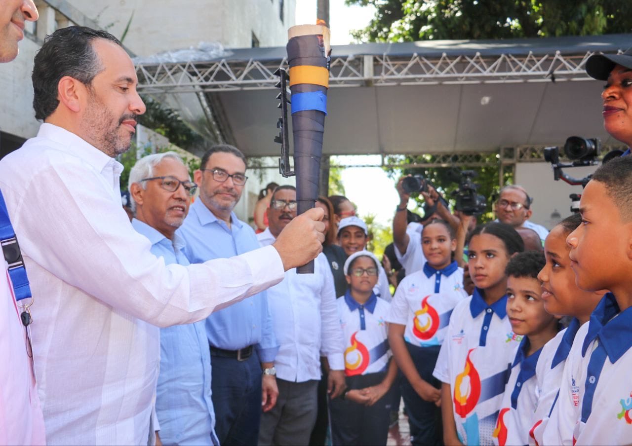 INEFI inicia recorrido de la antorcha de los X Juegos Escolares Deportivos Nacionales Barahona 2023