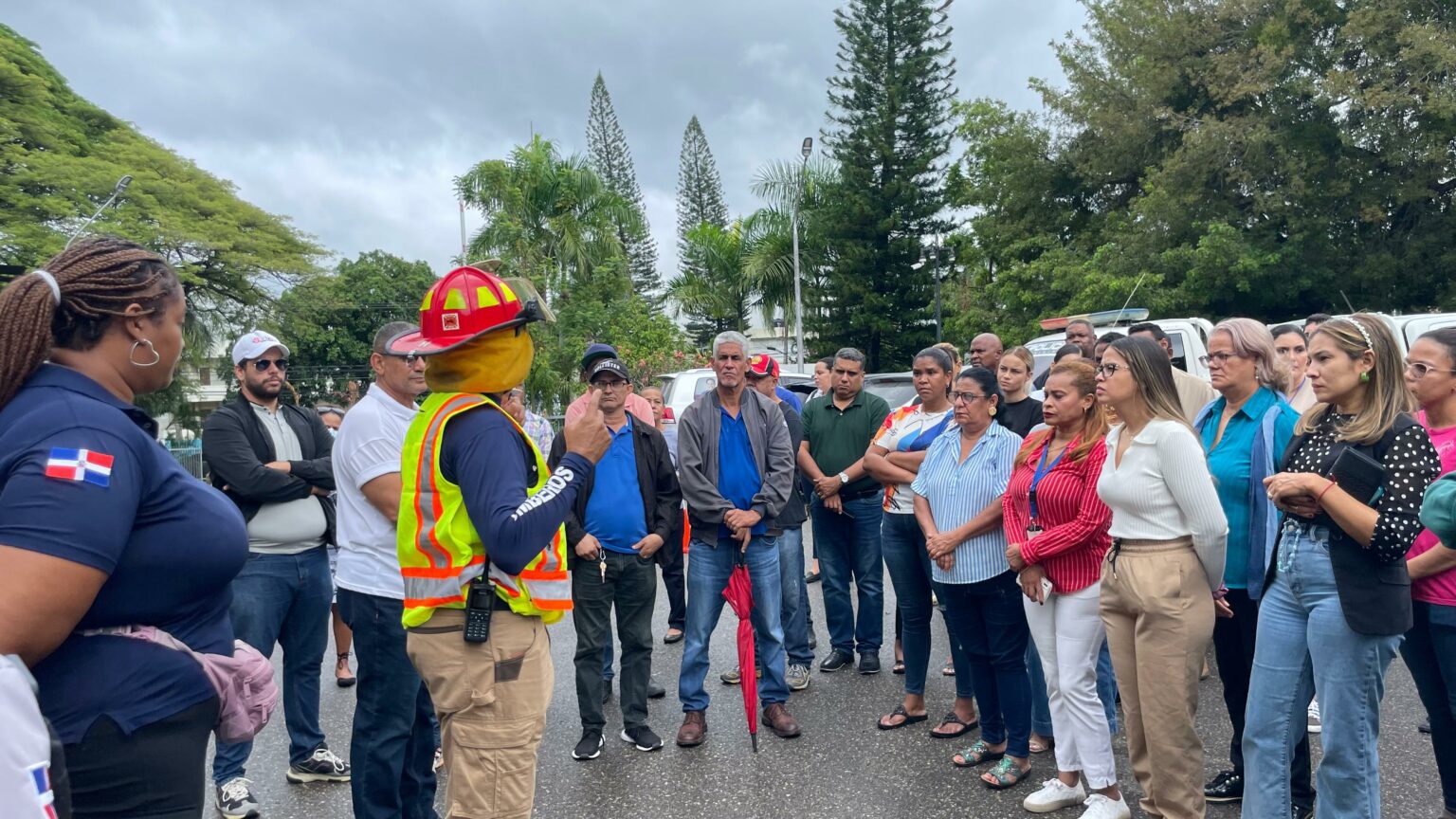 Ayuntamiento de Santiago realiza simulacro de evacuación de su personal ante terremoto