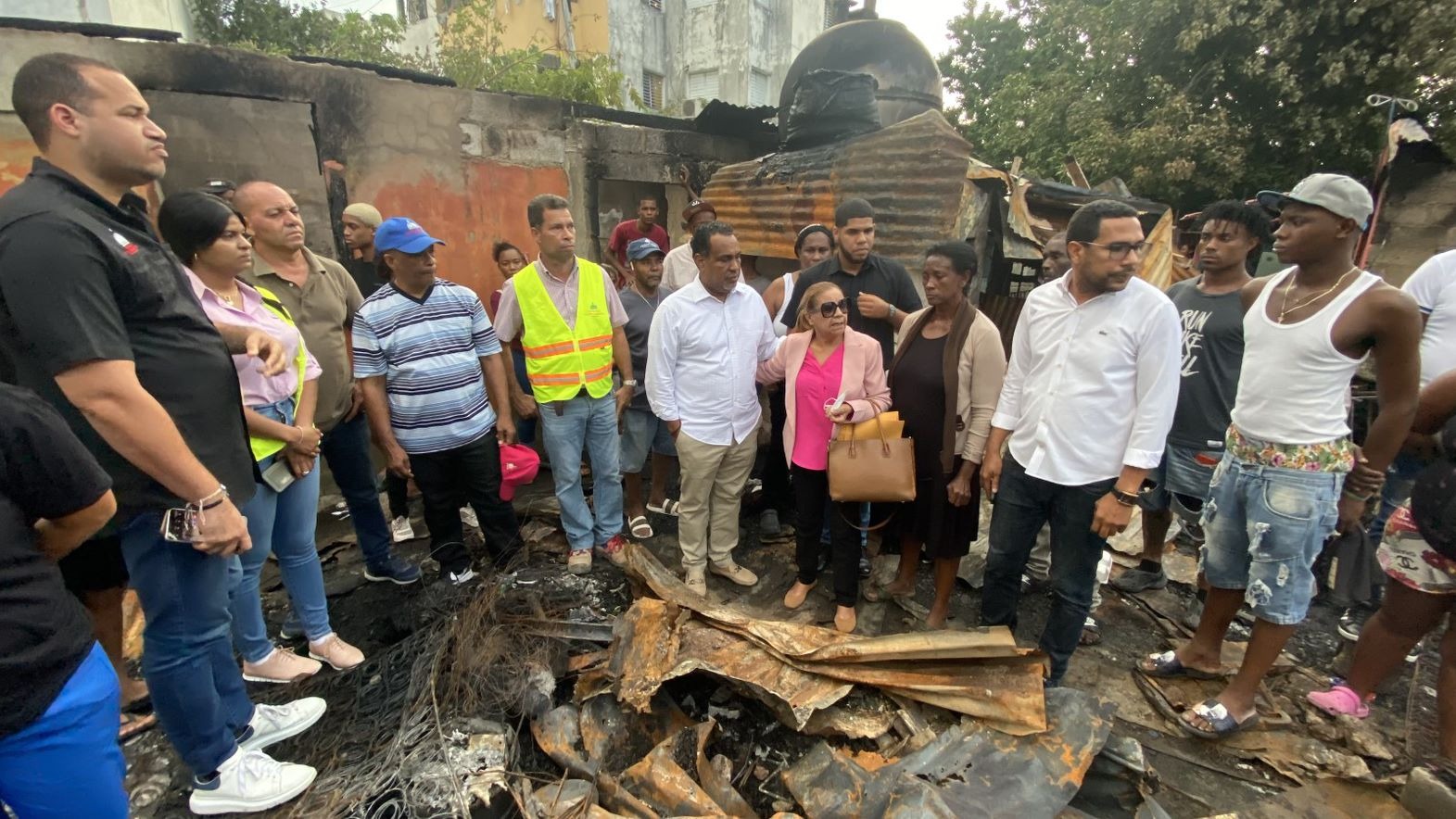 MIVED lleva a cabo el levantamiento de viviendas afectadas por incendio en SDE
