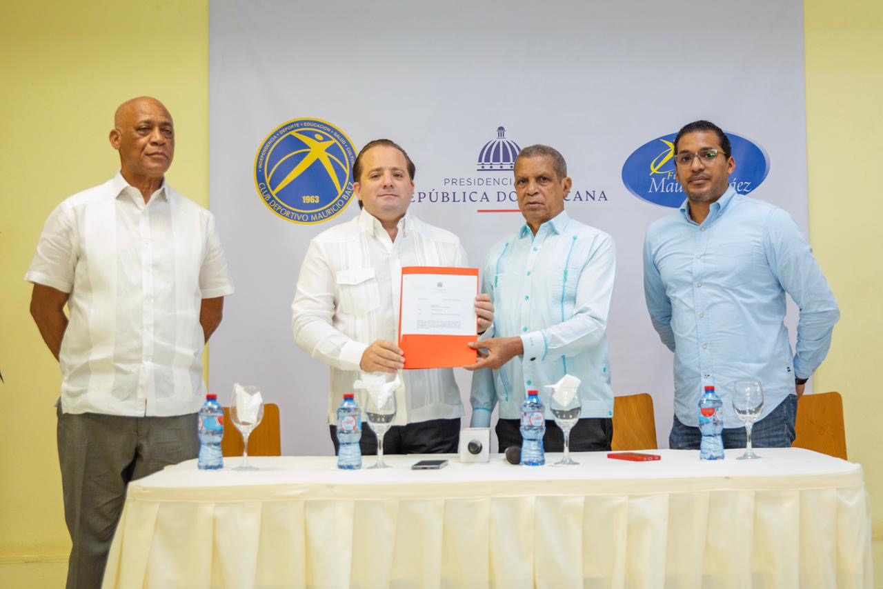 Ministro José Paliza entrega 20 MM para remodelación del Centro Cultural y área de Salud de la Fundación Mauricio Báez