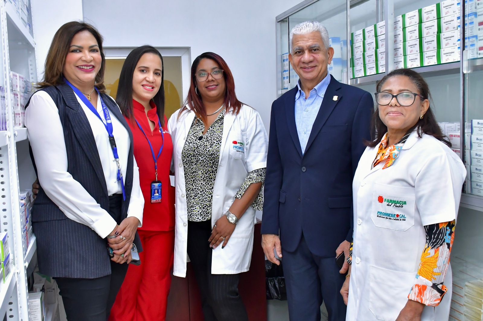 Presidente del Senado encabeza apertura de Farmacia del Pueblo en la institución