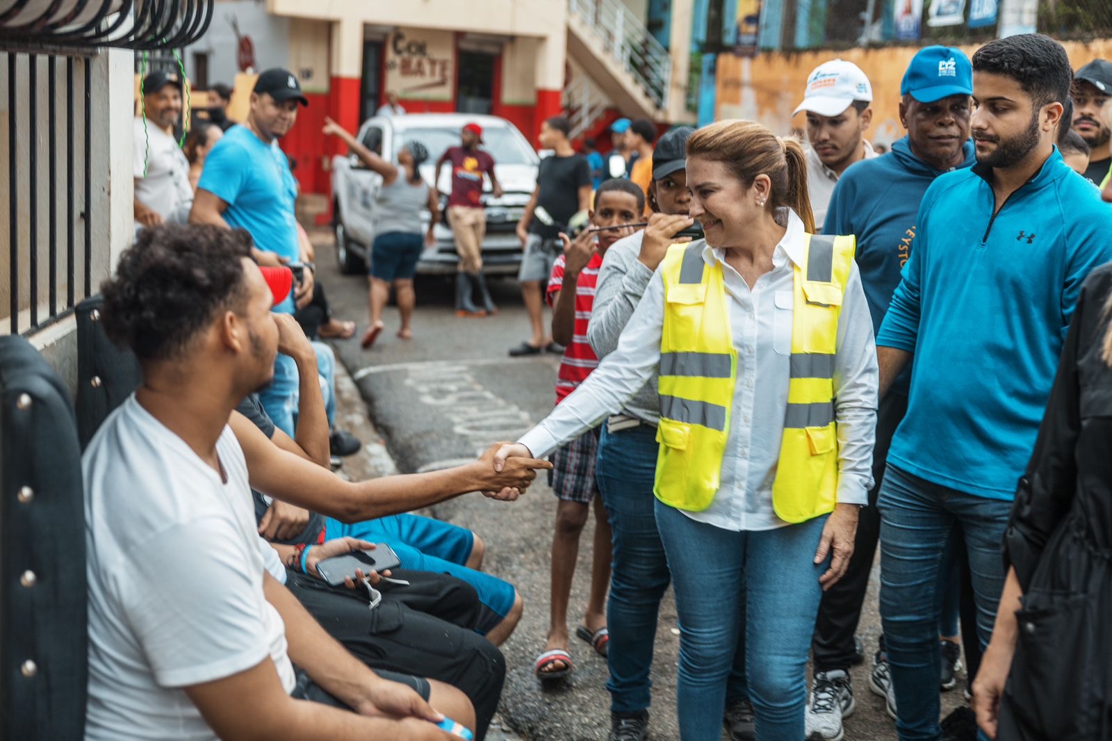 Alcaldesa Carolina Mejía evalúa daños por lluvias en recorrido por la capital