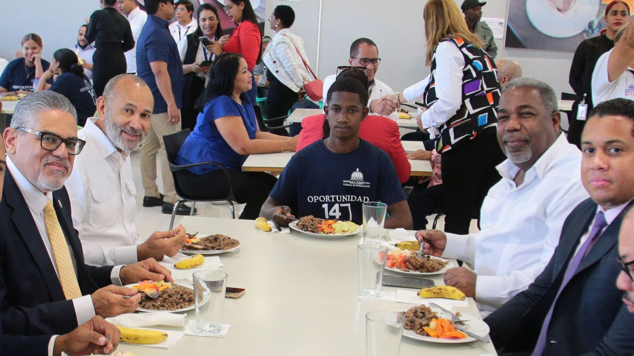 Inabie y Gabinete de Política Social Garantizan Alimentación Escolar para el 100% de los Estudiantes del Programa Oportunidad 14-24