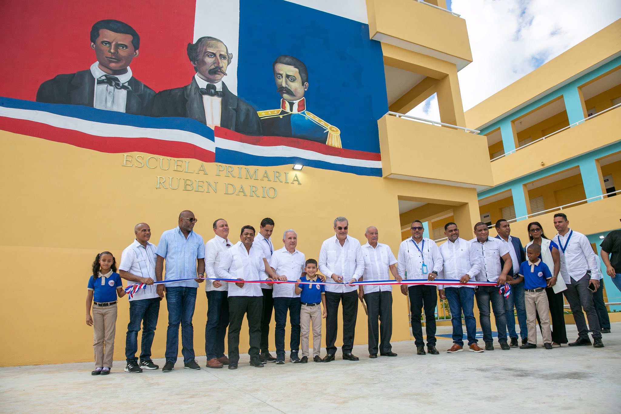 Presidente Abinader inaugura dos nuevas escuelas en Los Alcarrizos