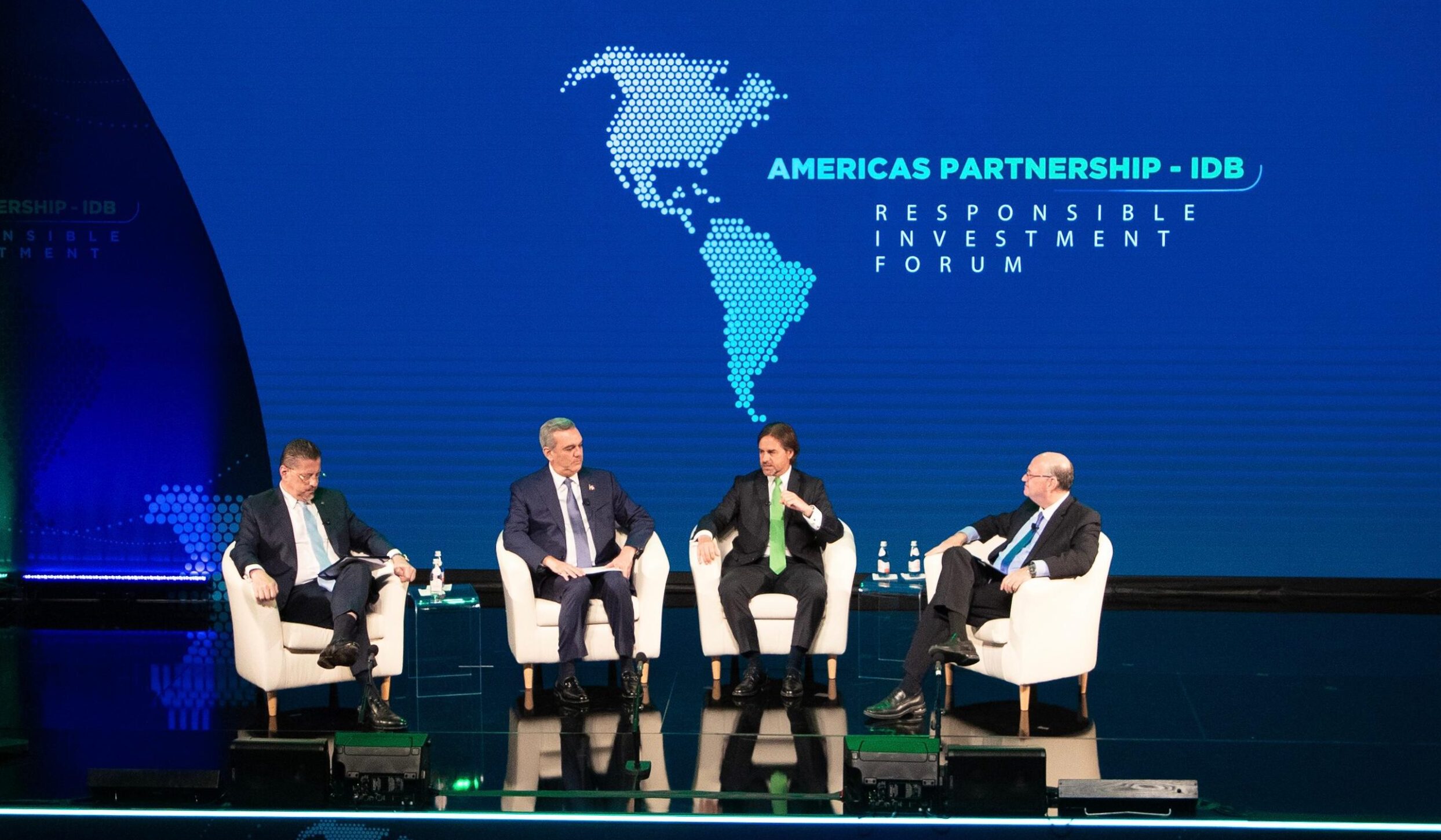 Presidente Luis Abinader participa en Foro del BID en Washington