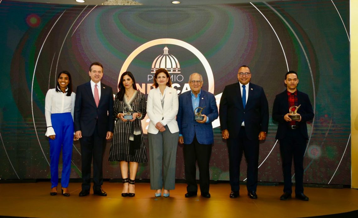 Indocal reconoce la excelencia: entrega del premio a la calidad a tres organizaciones por su compromiso con bienes y servicios confiables y seguros