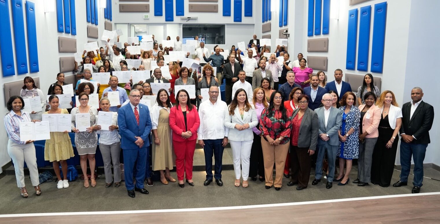 INFOTEP e IDECOOP certifican a 800 socios y directivos de cooperativas