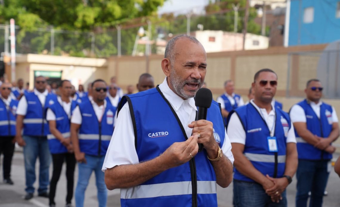 Director del Inabie promete entregar kits a los estudiantes que perdieron todo en las lluvias