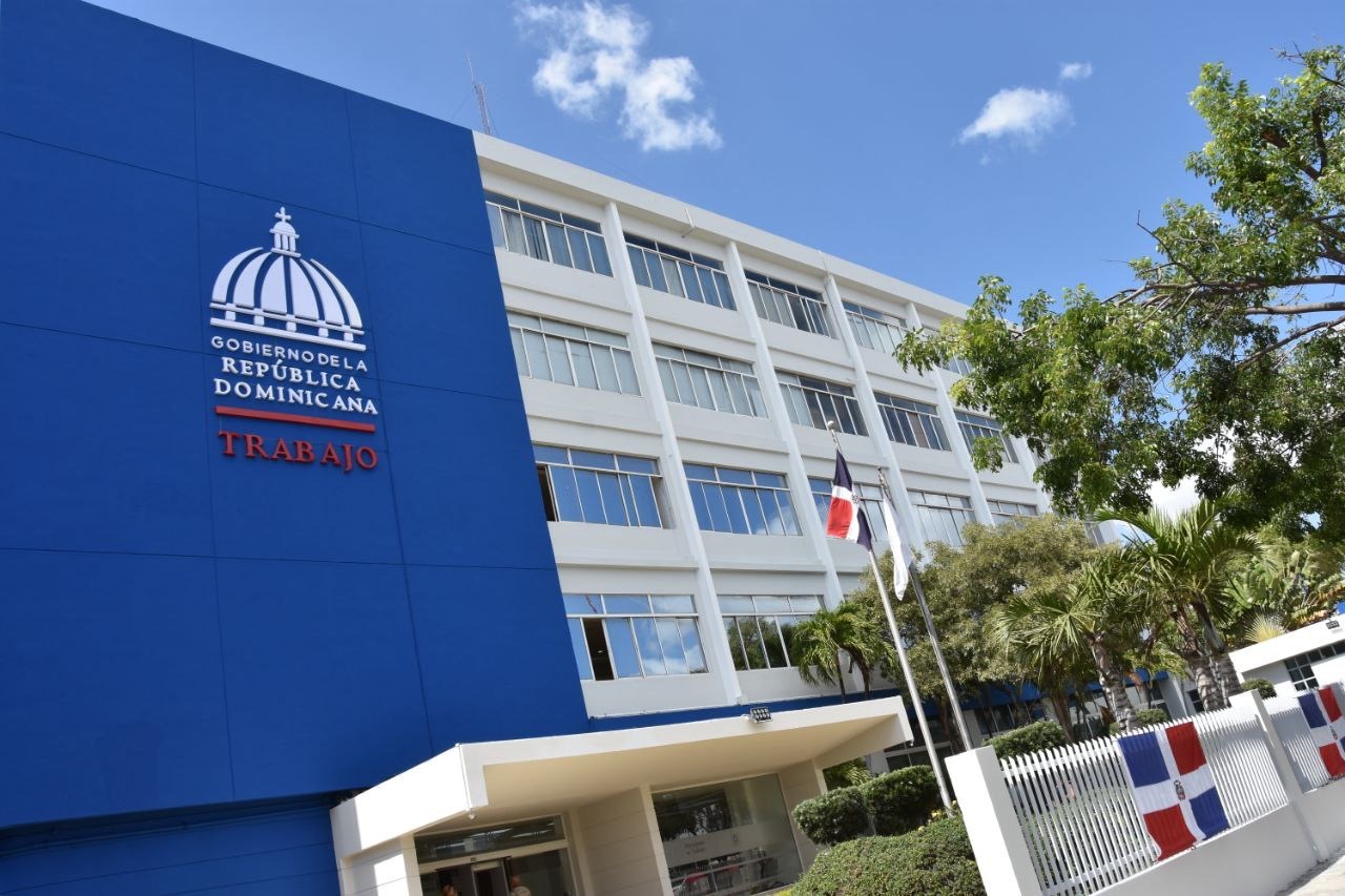 Ministerio de Trabajo exhorta empleadores fomentar teletrabajo y otras medidas para mitigar efectos disturbio climático