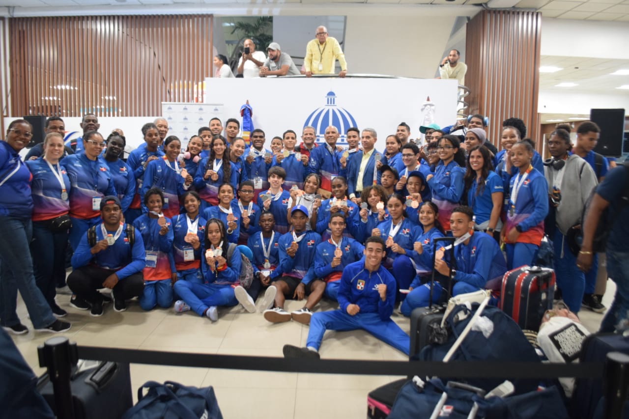 Miderec recibe con júbilo delegación atletas compitieron Juegos Escolares Venezuela 2023