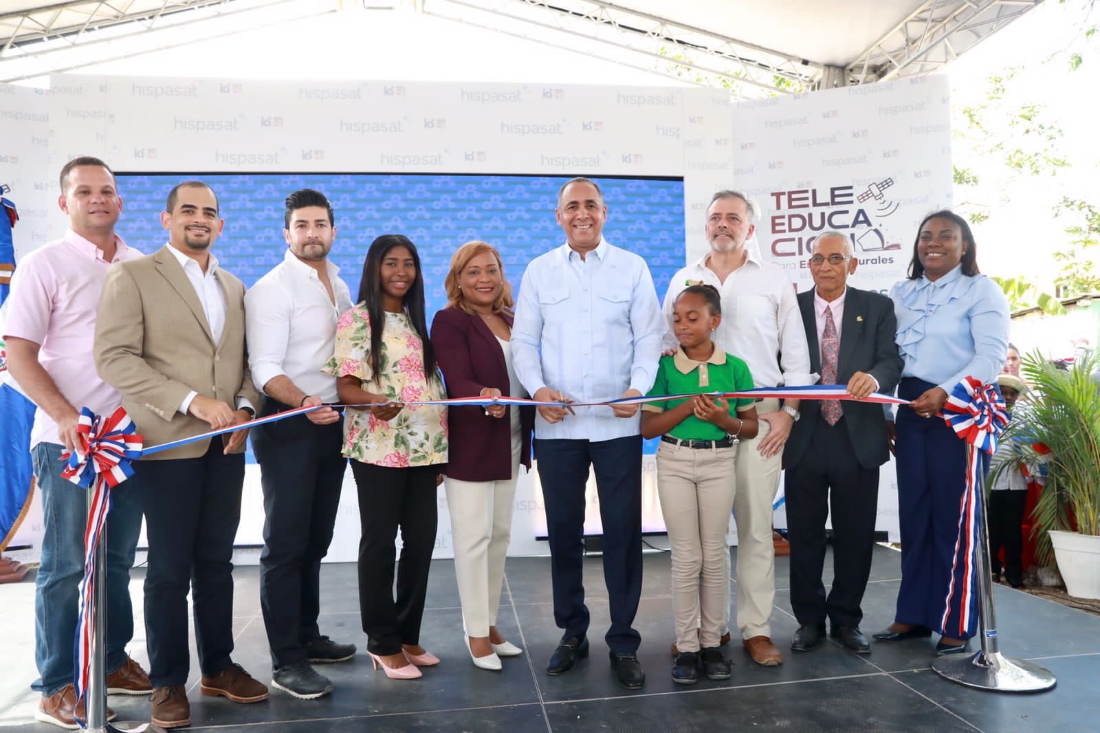 Gobierno dominicano e HISPASAT colaboran para impulsar la educación en zonas remotas por medio de aulas digitales vía satélite
