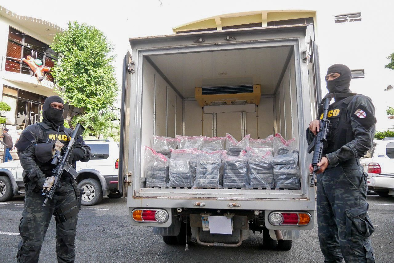 En medio de tiroteo ocupan 137 paquetes presumiblemente cocaína en Monseñor Nouel