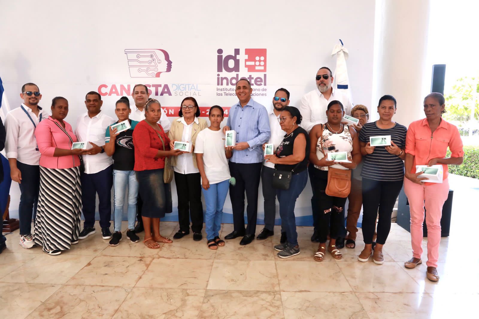 Indotel beneficia a 4,300 mujeres con la segunda fase del proyecto “Canasta Digital Social”