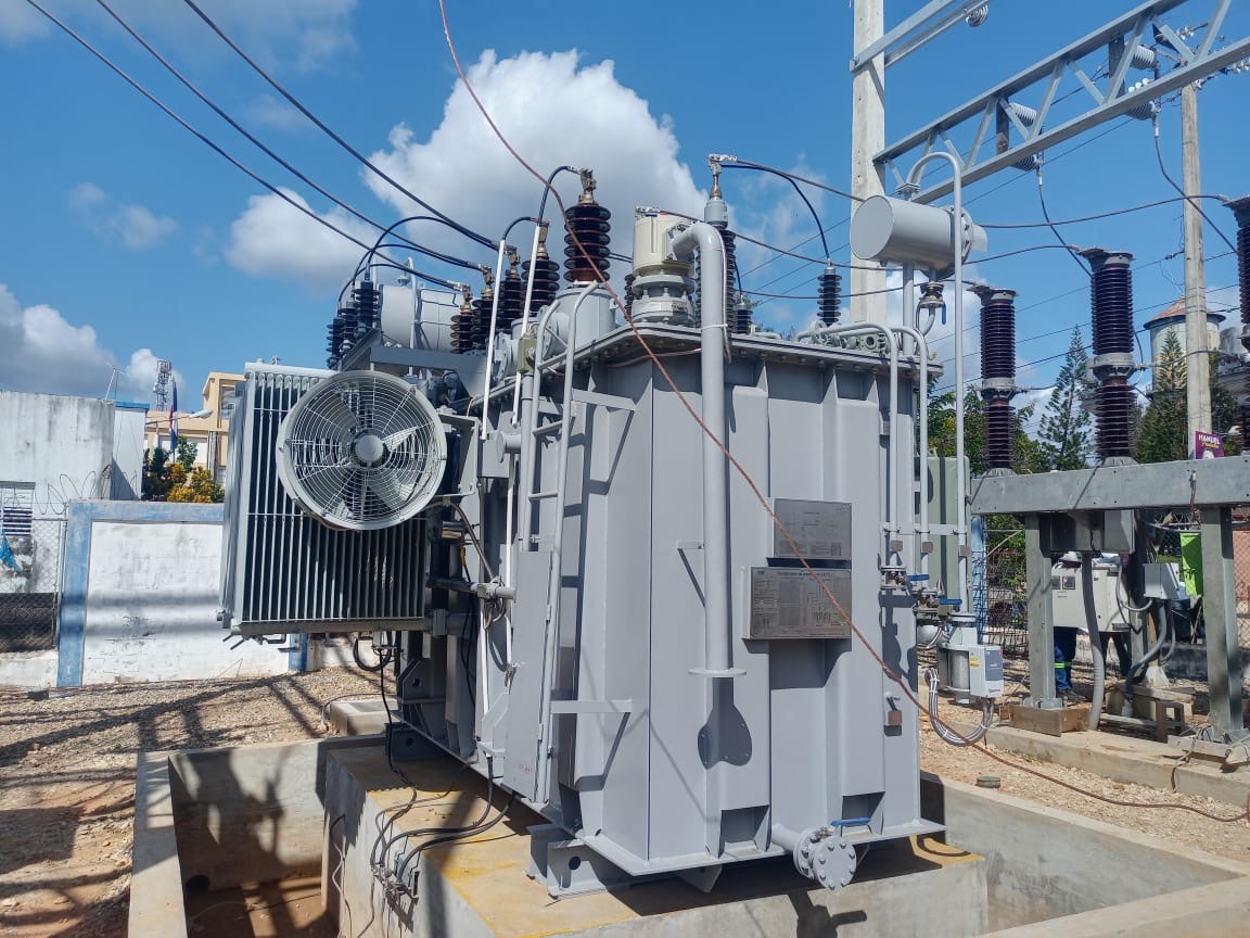 EDEEste instala moderno transformador de 14 MVA para repotenciar el servicio eléctrico en Bayaguana