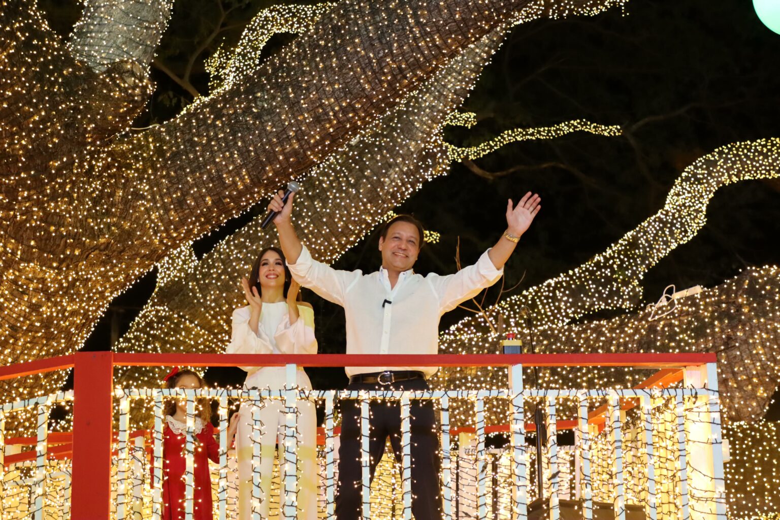 Abel Martínez deja abierta oficialmente la Navidad santiaguera con la casita de Santa