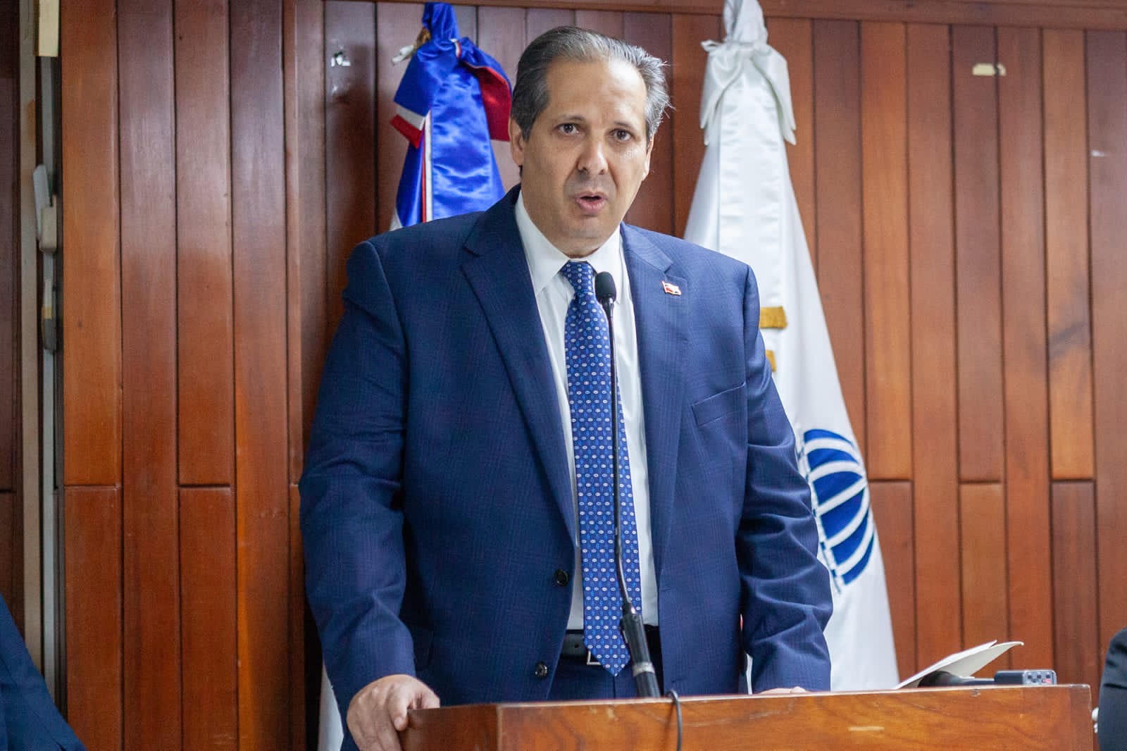 Víctor Atallah asume como ministro de Salud Pública