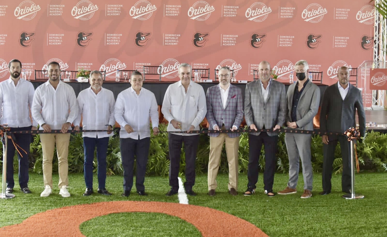 Abinader encabeza inauguración de nueva academia de los Orioles de Baltimore