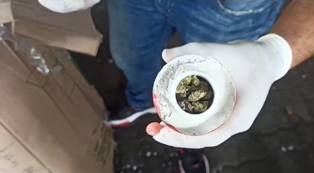 Ocupan varias latas llenas de marihuana simulaban ser de refrescos