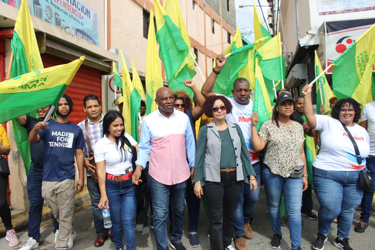 Frente Amplio realiza caminata en apoyo a candidatos a regidores